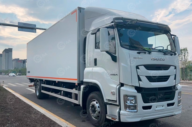 Фургон изотермический на шасси ISUZU 4х4 дв 177kw (фургон 7000х2400х2500). Фото 2