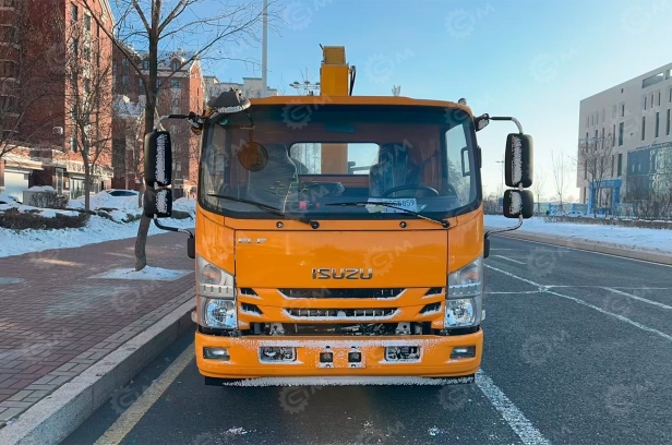Эвакуатор на шасси ISUZU 4x2 дв 139kw гп 5т, с КМУ WANBANG SQS100-3 гп 4т сдвижная платформа, общая масса 11995. Фото 2
