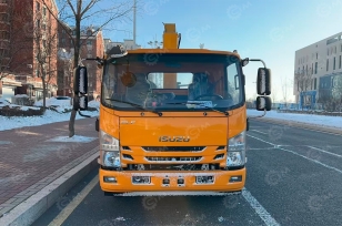 Эвакуатор на шасси ISUZU 4x2 дв 139kw гп 5т, с КМУ WANBANG SQS100-3 гп 4т сдвижная платформа, общая масса 11995. Фото 2