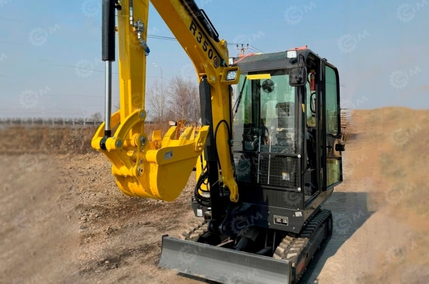 Мини-экскаватор RIPPA R350 3 т с поворотной стрелой. Фото 3