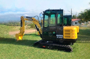 Мини-экскаватор RIPPA R350 3 т с поворотной стрелой. Фото 1