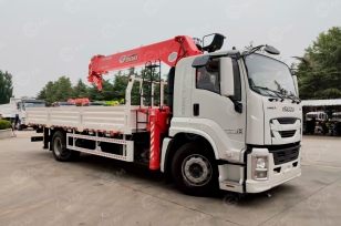 Бортовой грузовик ISUZU 4x4 дв 151kw гп 10 тонн c кму UNIC URG805 гп 8 тонн 5 секций 15,7м кузов 6500х2450х550. Фото 2