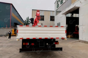 Бортовой грузовик ISUZU 4x4 дв 151kw гп 10 тонн c кму UNIC URG805 гп 8 тонн 5 секций 15,7м кузов 6500х2450х550. Фото 3