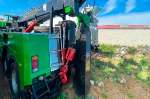 Тяжелый эвакуатор ISUZU 8x4 дв 338Kw гп крана 30 т. Фото 3