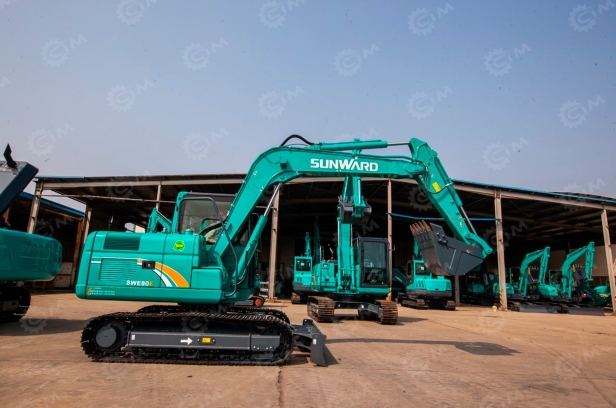 Экскаватор гусеничный SUNWARD SWE80E-5 с харвестером. Фото 4