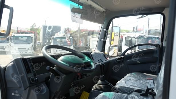 Бортовой грузовик ISUZU 4x2 дв 151kw гп 6т кабина ELF c КМУ XCMG SQS157 гп 6,3т 4 секции 12.8м кузов 6200х2450х550 задние аутригеры, верхнее управление, корзина. Фото 21