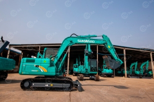 Экскаватор гусеничный SUNWARD SWE80E-5 с харвестером. Фото 4