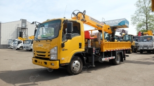 Бортовой грузовик ISUZU 4x2 самосвальный кузов дв 96kw гп 3,5т с кму гп 3,5т 6 секций высота подъема 17м с люлькой с лебедкой. Фото 1