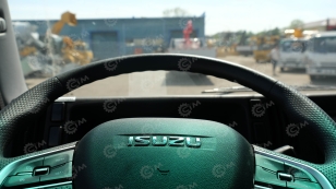 Бортовой грузовик ISUZU 4x2 дв 151kw гп 6т кабина ELF c КМУ XCMG SQS157 гп 6,3т 4 секции 12.8м кузов 6200х2450х550 задние аутригеры, верхнее управление, корзина. Фото 20