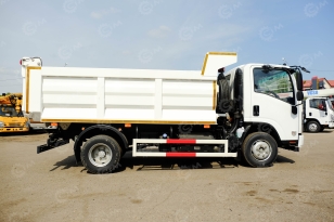 Самосвал ISUZU 4x2 дв 139kw передний подъёмник U-образный кузов гп 6 тонн 2024г. Фото 4