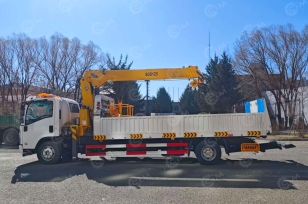 Эвакуатор на шасси ISUZU 4x2 дв 139kw P700 с КМУ XCMG SQS125-4 гп 5т сдвижная платформа гп 6т лебедка, корзина, съемные борта. Фото 2