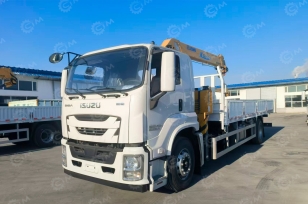 Бортовой грузовик ISUZU 4x2 дв 177kw гп 8т, c КМУ XCMG SQS125 гп 5 тонн 4 секции длина стрелы 11,2 м кузов 7500*2400*550 (кузов не рифленый). Фото 1