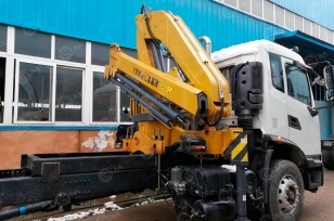 Бортовой грузовик ISUZU 4x2 дв 177kw гп 7т c кму WANBANG SQZ100-4 гп 5 тонн 4 секции, стрела 9,5м кузов 7500*2450*550. Фото 2
