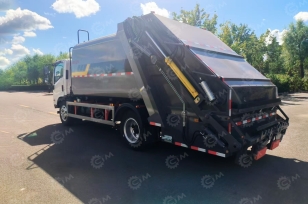 Мусоровоз на шасси ISUZU 6x6 дв 221Kw гп 10т, объем 15м3, задняя разгрузка. Фото 1