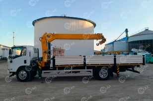 Бортовой грузовик ISUZU 4x4 дв 151kw Elf двойная кабина гп 6 тонн c КМУ CHANG XING SQS157 гп 6,3т 4 секции 11,9м кузов 4200*2400*550mm корзина, ямобур 300ммх5м, отдельный насос для кму и бура, КОМ. Фото 3