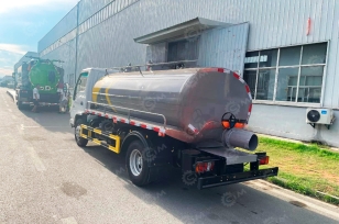 Ассенизатор (вакуумная машина) на шасси ISUZU 4x2 дв103KW бочка 5м3 насос XD-240 без поворотной стрелы. Фото 1
