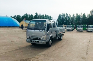 Бортовой грузовик ISUZU 4x4 дв 96Kw кузов 4010х1790х380 под категорию B (новый интерьер кабины, серебряная металлическая краска) подогреватель двигателя, 2 топливных бака, отопитель. Фото 1