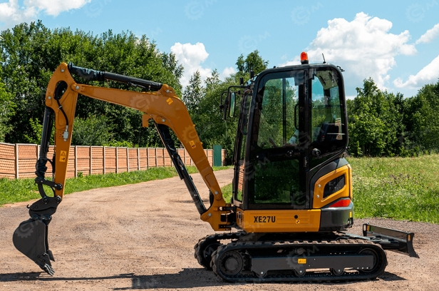 Гусеничный мини-экскаватор FTJ XE27U с кабиной. Фото 5