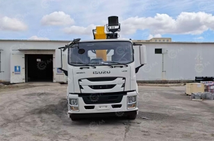 Бортовой грузовик ISUZU 4x4 дв 151kw с КМУ XCMG GSQS200-5 гп 8т 5 секций стрела 18,6м кузов 6000*2450*550, ямобур 250мм и 350мм, корзина. Фото 2
