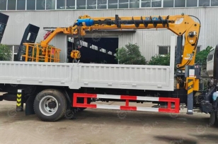 Бортовой грузовик ISUZU 4x4 дв 151kw с КМУ XCMG GSQS200-5 гп 8т 5 секций стрела 18,6м кузов 6000*2450*550, ямобур 250мм и 350мм, корзина. Фото 1