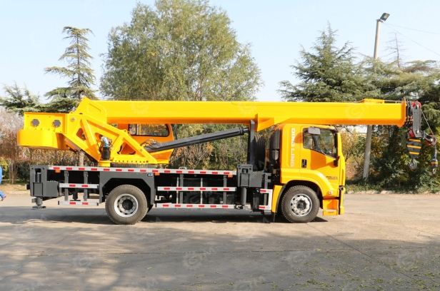 Автокран на шасси ISUZU 6x4 дв 221kw крановая установка WANBANG DZ16T гп 16т стрела 35,5м. Фото 5