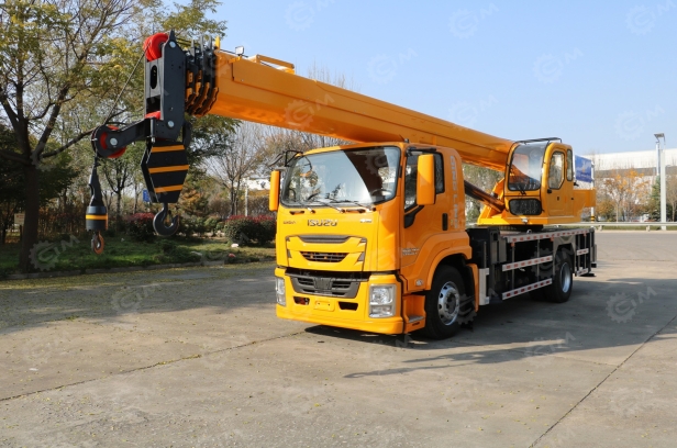 Автокран на шасси ISUZU 6x4 дв 221kw крановая установка WANBANG DZ16T гп 16т стрела 35,5м. Фото 6