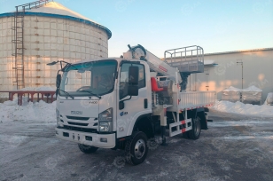 Бортовой грузовик ISUZU 4x2 дв 96kw гп 3,5т с кму гп 2т 4 секций высота подъема 12м с люлькой кузов 4200х2200х500. Фото 1