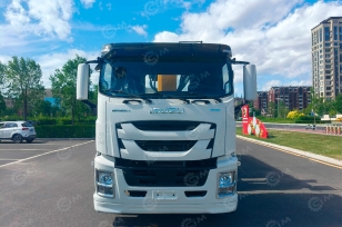 Бортовой грузовик ISUZU 6x4 дв 338kw с кму WANBANG SQS500-5 гп 20 тонн 5 секций длина стрелы 22,1м кузов 7000*2450*600 задние аутригеры. Фото 2