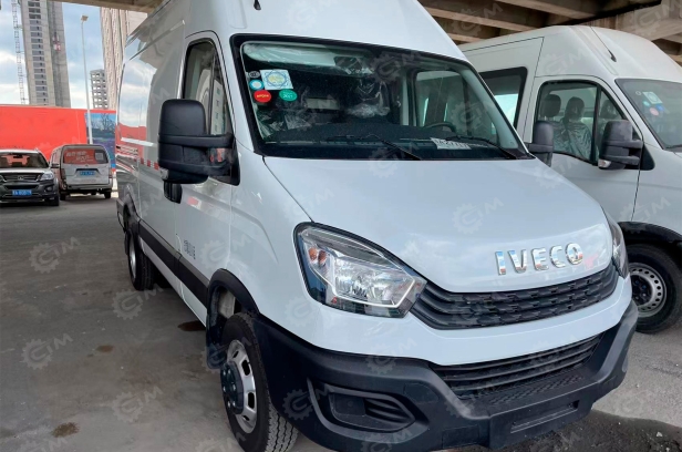 Автобус IVECO 4х2 19 мест дв 132kw 2,9л МКПП, автоматическая дверь. Фото 2