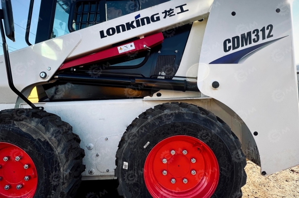 Мини погрузчик LONKING CDM312 двигатель XINCHAI евро 4. Фото 2