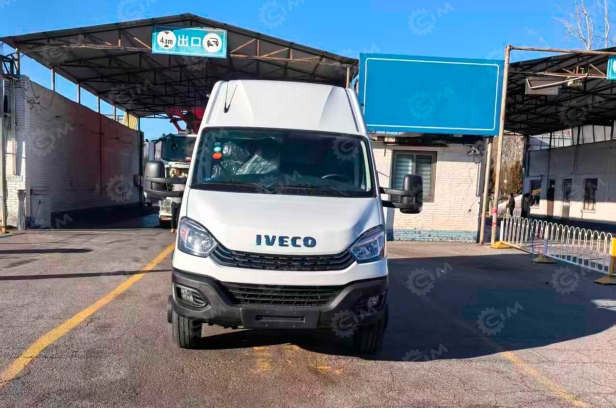 Грузовой цельнометалический фургон IVECO 4х2	дв 130 kw МКПП, 3 места. Фото 2