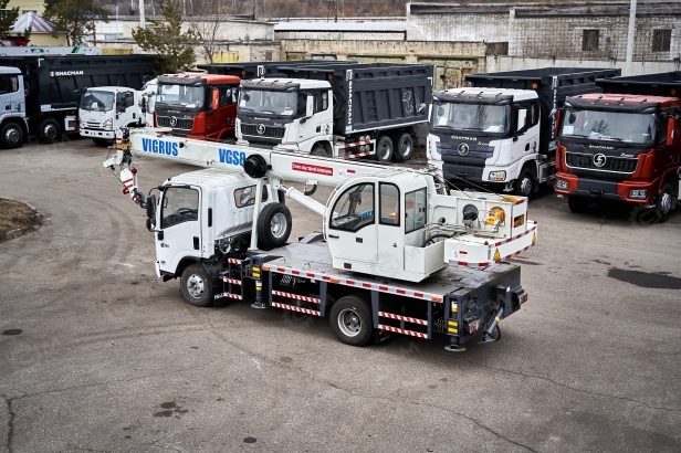 Автокран на шасси ISUZU 4x4 дв 94kw крановая установка VIGRUS VGS8 гп 8т., 5 секций, стрела 26м. Фото 2