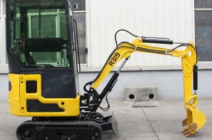 Мини-экскаватор RIPPA R319 двигатель KUBOTA с поворотной стрелой и раздвижными гусеницами 35дн. Фото 1
