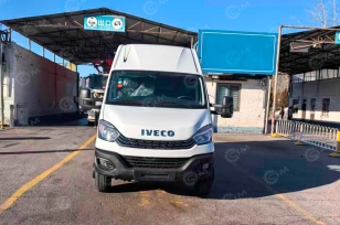 Грузовой цельнометалический фургон IVECO 4х2	дв 130 kw МКПП, 3 места. Фото 2