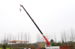 Бортовой грузовик ISUZU 6x4 дв 279kw c кму CHANG XING SQS500-5 гп 20т 5 секций стрела 22,1м, кузов 8000х2450х550. Фото 2