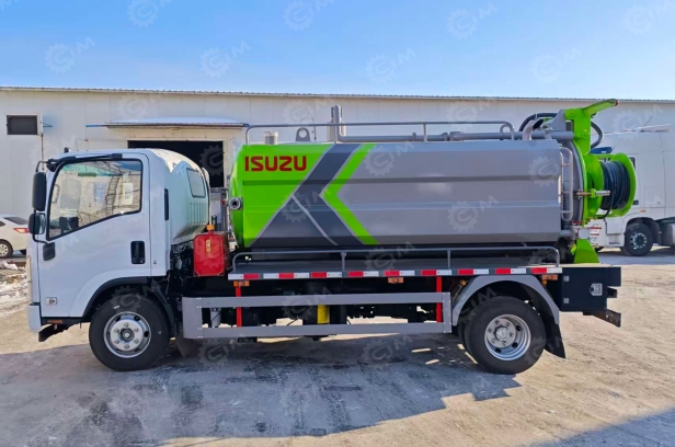 Илосос с размывом (каналопромывочная машина) на шасси ISUZU 4x2 дв 138kw бочка для сточных вод 5м³, чистой воды 3м³ насос SK-12 подогрев бака для чистой воды, рвд 100м, ПДУ. Фото 2