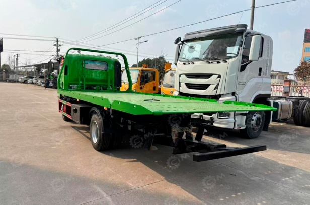 Эвакуатор на шасси ISUZU 4x2 дв 139kw гп 5т сдвижная  платформа 5,6м, лебедка 4т, 2024г. Фото 2