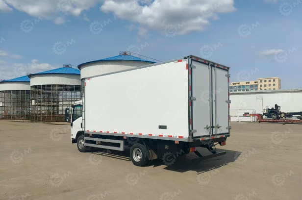 Фургон рефрижератор на шасси ISUZU 4х4 дв 138kw гп 5 тонн двойная кабина (фургон 5200*2200*2400, холодильная установка Carrier Citimax 700). Фото 2