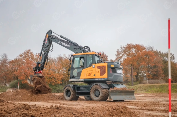 Экскаватор колесный HYUNDAI HW150 вес 13,7 т,  ковш 0,58м3. Фото 3