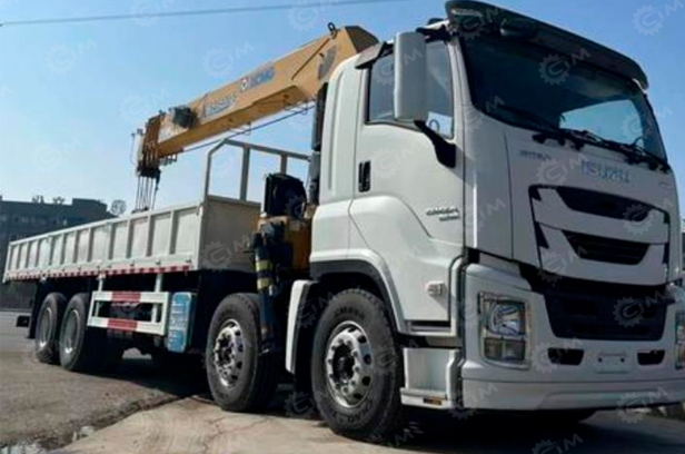 Бортовой грузовик ISUZU 10x4 	дв 337kw с кму XCMG SQS500-5 гп 20 тонн длина стрелы 21,7м кузов 8м. Фото 3