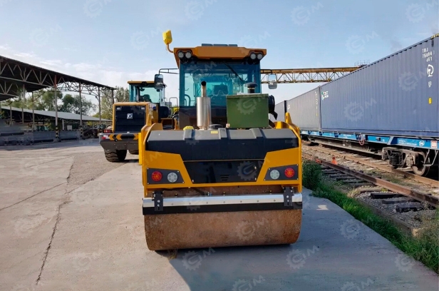 Тандемный каток FTJ XD103. Фото 2