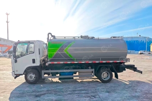 Ассенизатор (вакуумная машина) на шасси ISUZU 4x2 700P дв 138kw бочка 6м3 насос XD-240 без поворотной стрелы. Фото 2