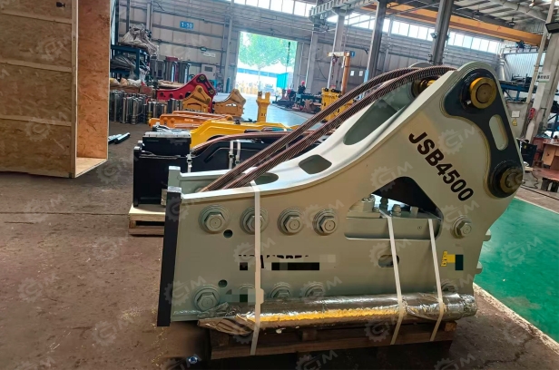 Экскаватор гусеничный YUGONG YG8380 вес 37т, ковш 1,9м3, гидромолот SB4500 диаметр 165мм. Фото 2