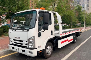 Эвакуатор на шасси ISUZU 4x2 дв 87Kвт гп 3т сдвижная платформа лебёдка подъёмный механизм. Фото 1