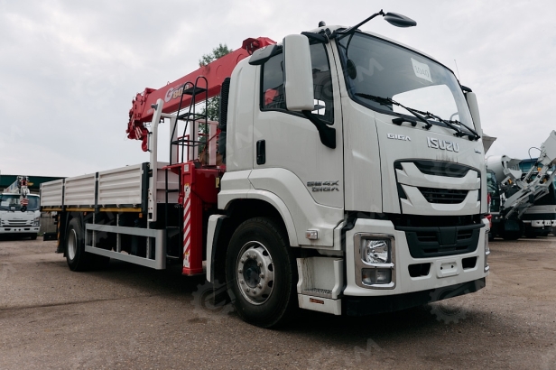 Бортовой грузовик ISUZU 4x2 дв 151kw c кму UNIC URV805 гп 8 тонн 5 секций 15,7м кузов 6500х2450х550 с корзиной задние аутригеры. Фото 14