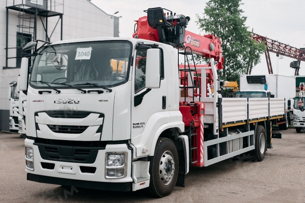 Бортовой грузовик ISUZU 4x2 дв 151kw c кму UNIC URV805 гп 8 тонн 5 секций 15,7м кузов 6500х2450х550 с корзиной задние аутригеры. Фото 19