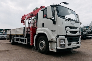 Бортовой грузовик ISUZU 4x2 дв 151kw c кму UNIC URV805 гп 8 тонн 5 секций 15,7м кузов 6500х2450х550 с корзиной задние аутригеры. Фото 14