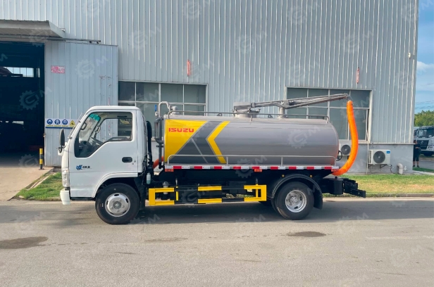 Ассенизатор (вакуумная машина) на шасси ISUZU 4x2 100P дв 94KW бочка 3м3 насос XD-240 под категорию В. Фото 2
