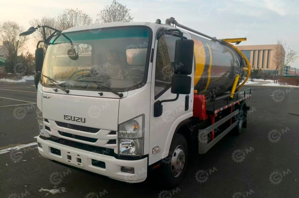 Илосос на шасси ISUZU 4x2 дв 139kw объем бочки 5м3 насос SK-15 усиленная рама. Фото 2