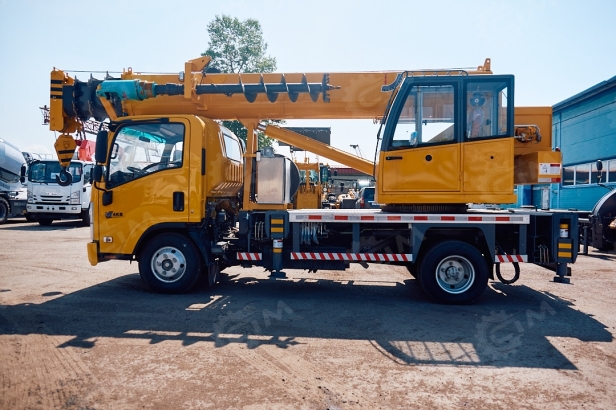 Автокран на шасси ISUZU 4x2 дв 96kw крановая установка SITONG гп 5т стрела 20м с ямобуром диаметр на выбор (300/400/600мм) глубина бурения 10,5м (3,5м+2удлинителя по 3,5м). Фото 6